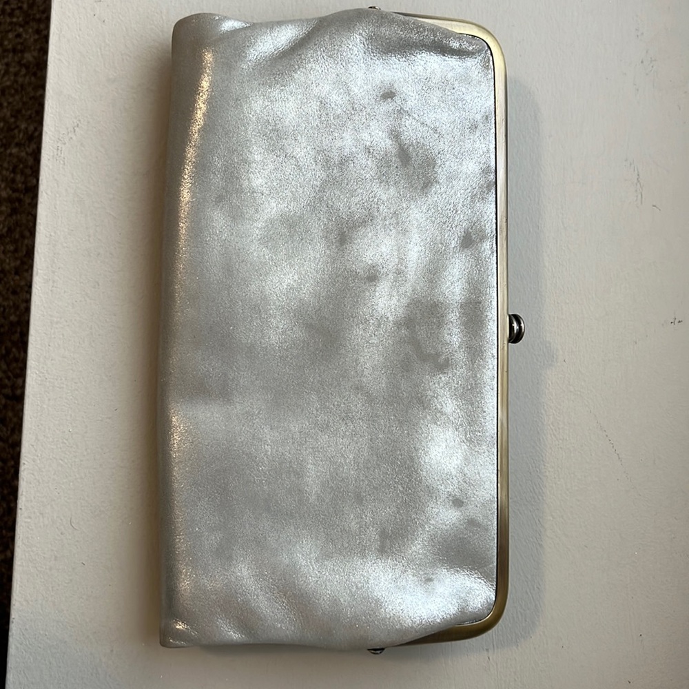 Hobo wallet. Metallic fabric material.